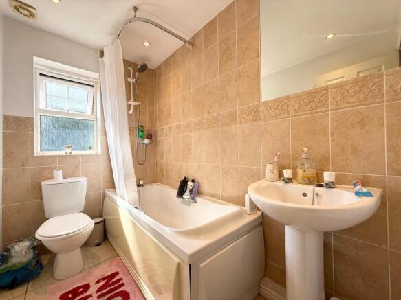 2 bed End of Terrace to rent Image 10