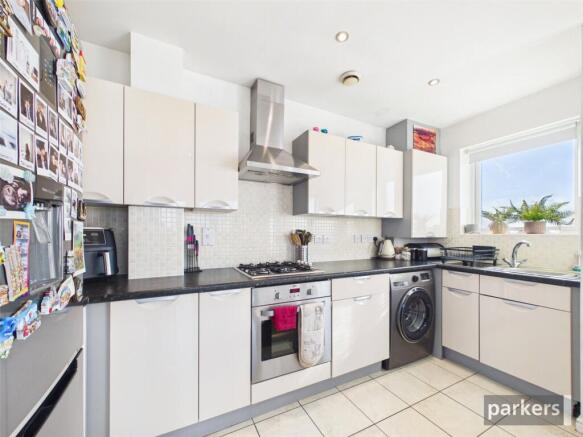 Regis Park Road, Reading, Berkshire, RG6 photo 4