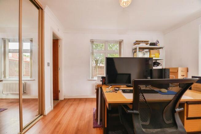 2 bed Ground Flat for sale Image 8