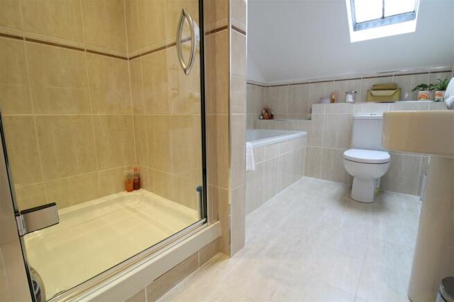BATHROOM/WC
