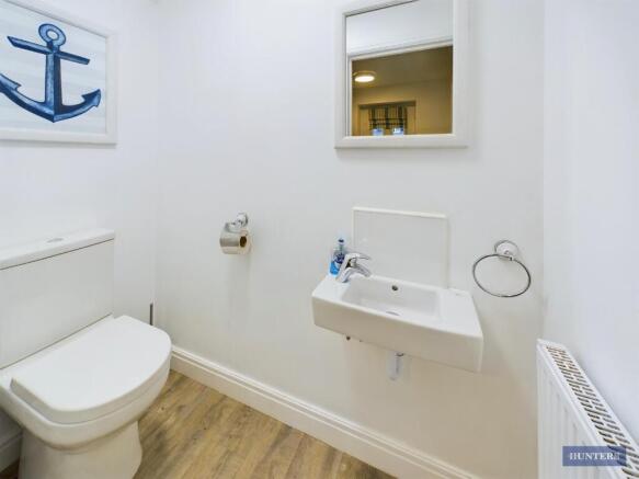 4 bed Detached for sale Image 8