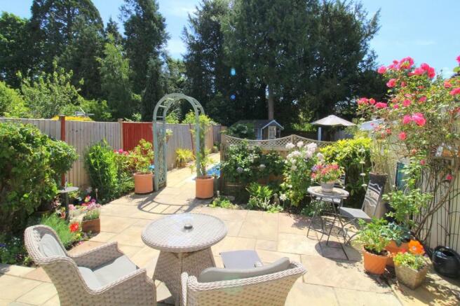 REAR GARDEN PATIO...