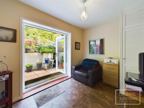 Sitting Room/Bedroom 4