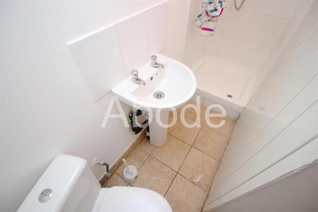 4 bed House to rent Image 9