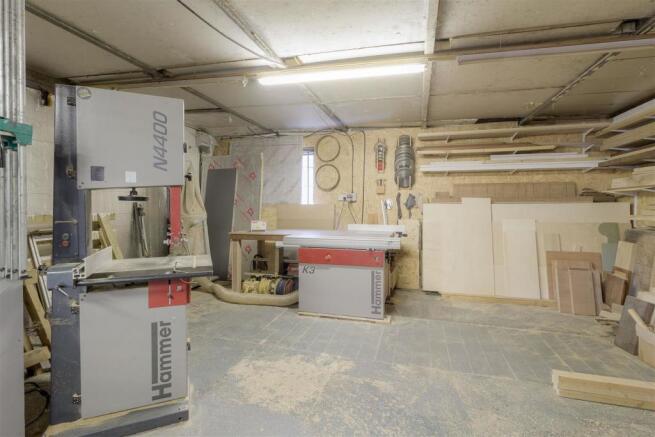 Garage/Workshop
