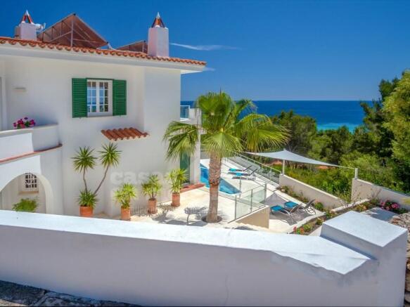Spectacular villa with license and sea views in Santo Tomás