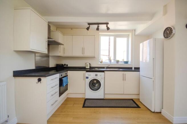 2 bed Semi-Detached for sale Image 8