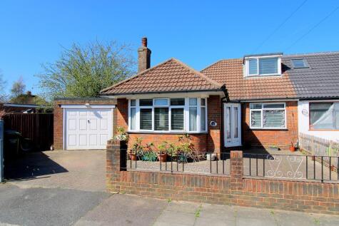 Felix Avenue, Round Green, Luton, Bedfordshire, LU2 7LE