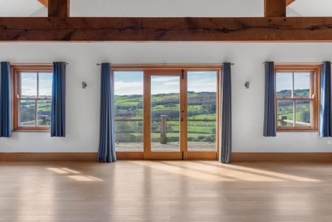 6 bed Detached for sale Image 5