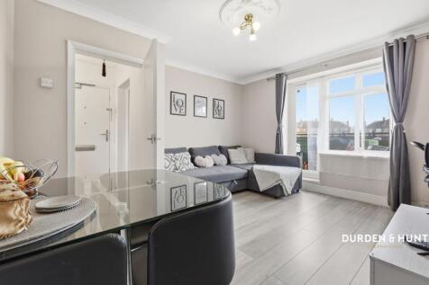 Kingsbridge Circus, Romford, RM3
