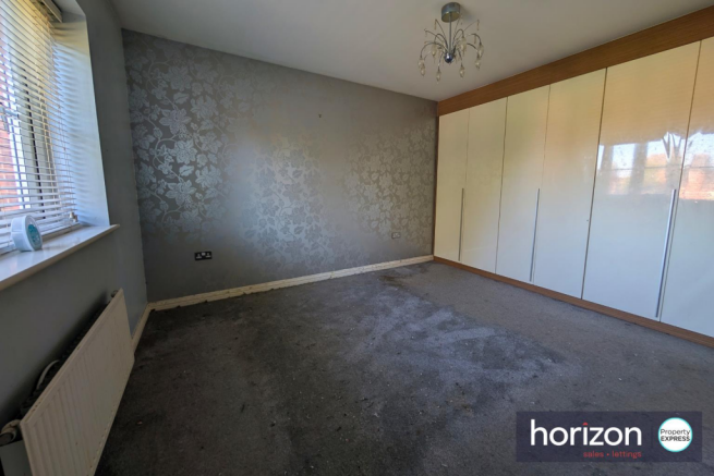 4 bed Detached for sale Image 8