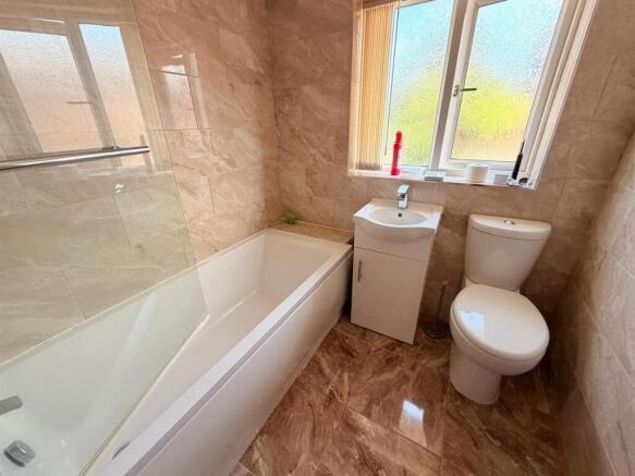 3 bed Semi-Detached for sale Image 9