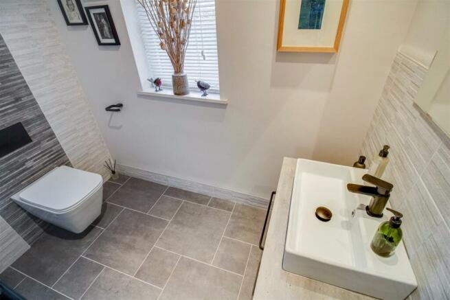 4 bed Detached for sale Image 10