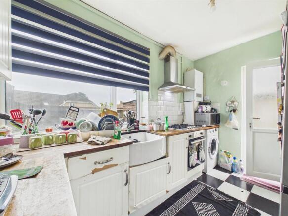 3 - Two Bedroom Flat for Auction, Keynsham.jpg