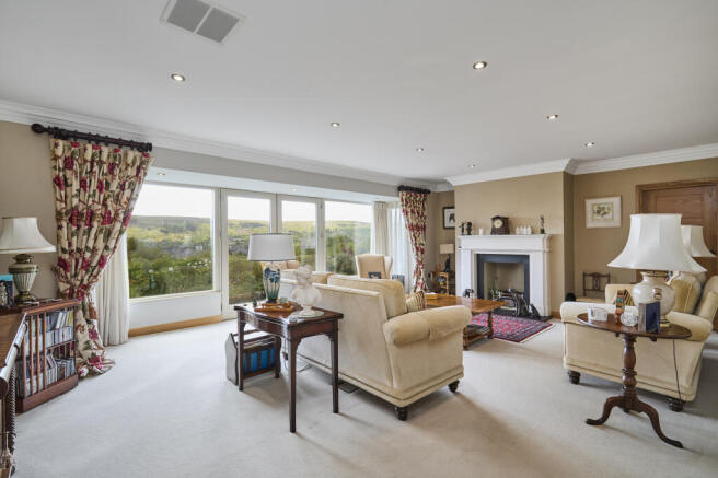 5 bed Bungalow for sale Image 7