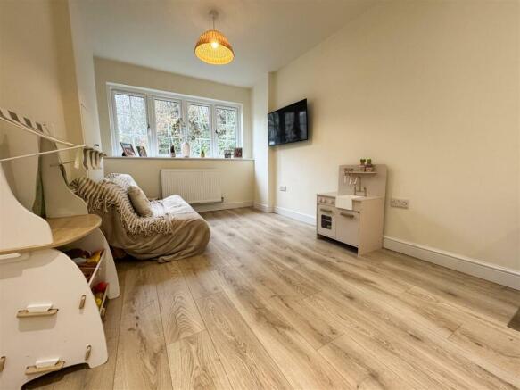 OPEN PLAN FAMILY ROOM