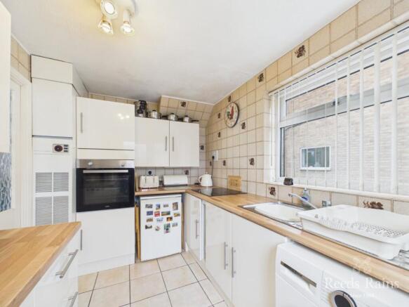 3 bed Semi-Detached for sale Image 12