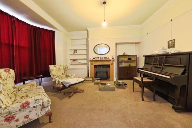 6 bed Detached for sale Image 7