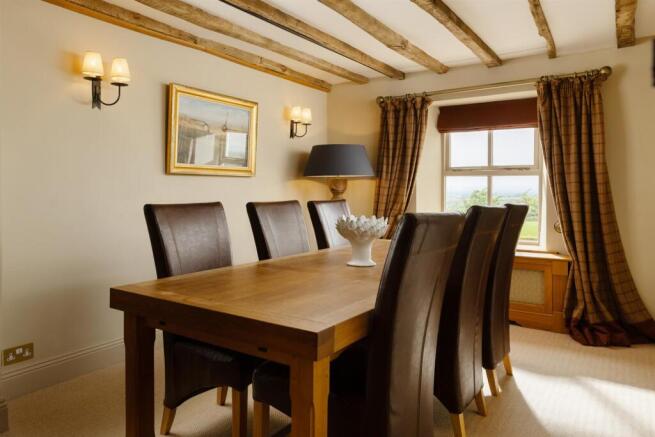 5 bed Detached for sale Image 9