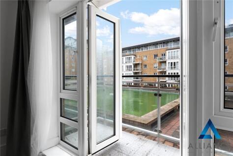 St. Davids Square, London, E14