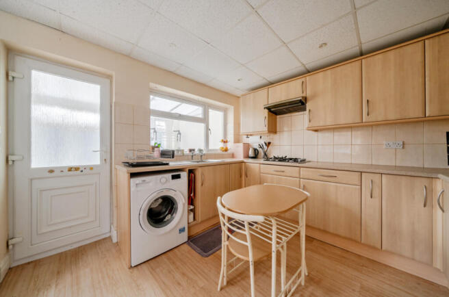 1403296-6-69736128ba766