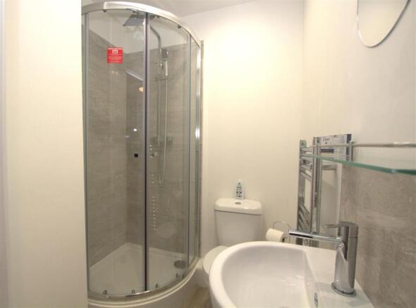 4 bed Terraced to rent Image 7