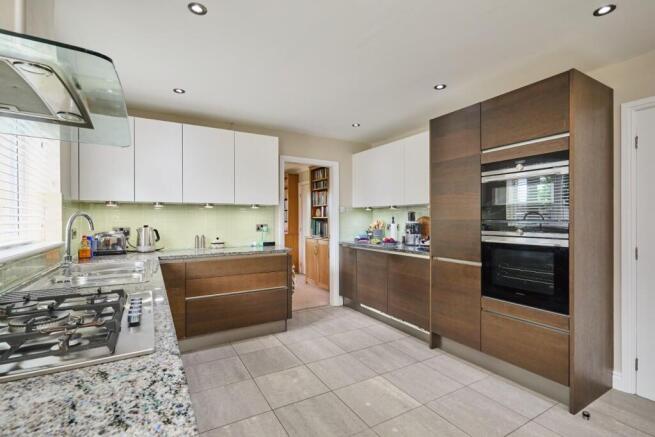 4 bed Detached for sale Image 5