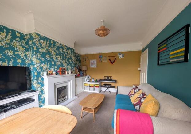 5 bed Semi-Detached for sale Image 8