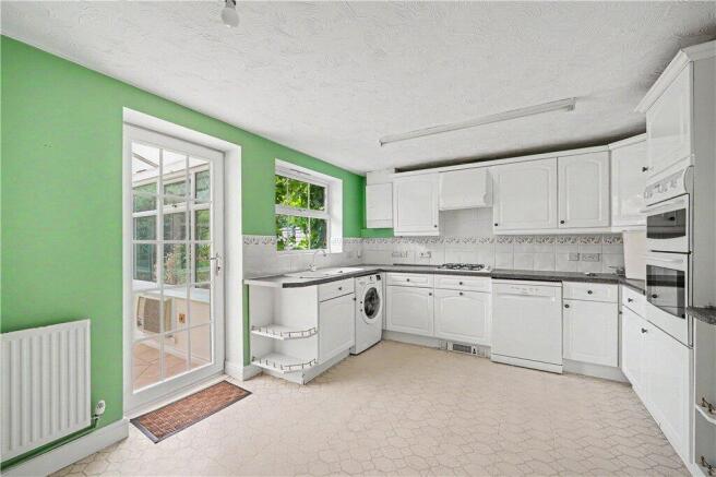 4 bed Detached for sale Image 8