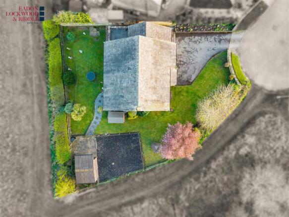 4 bed Detached for sale Image 11