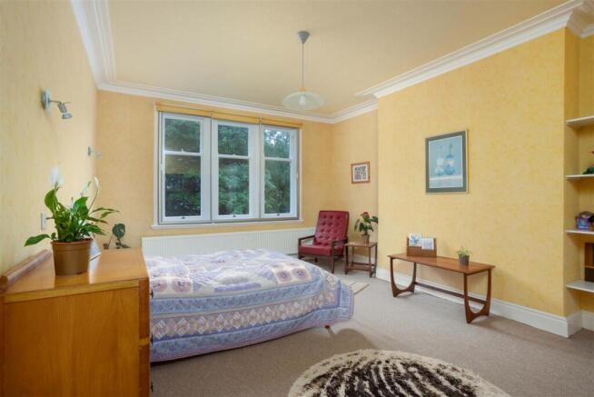 7 bed Detached for sale Image 11