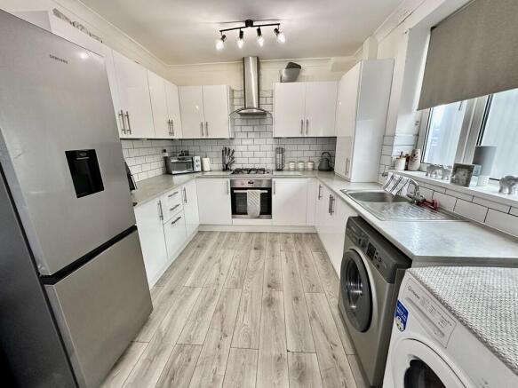 3 bed Semi-Detached for sale Image 6