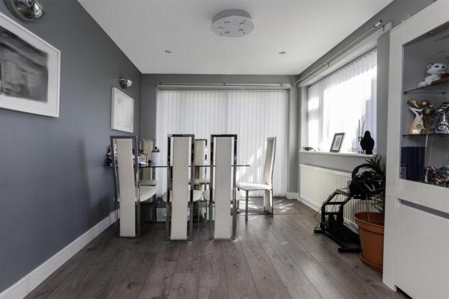 5 bed Detached for sale Image 10