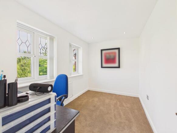 4 bed Detached for sale Image 9