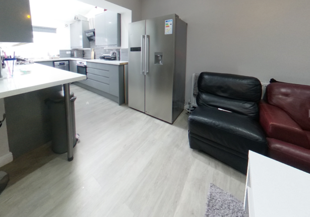 6 bed House to rent Image 4