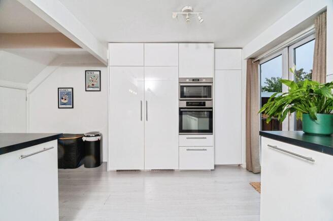 Kitchen/Lounge pic 5