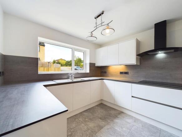 4 bed Detached for sale Image 6