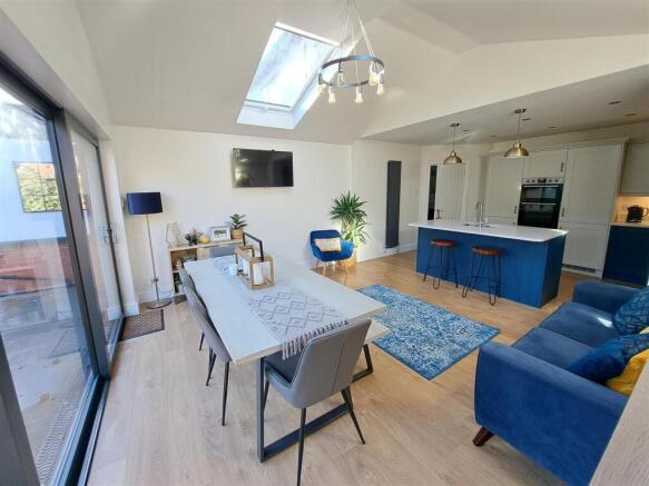 4 bed Semi-Detached for sale Image 5