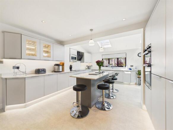 4 bed Detached for sale Image 2
