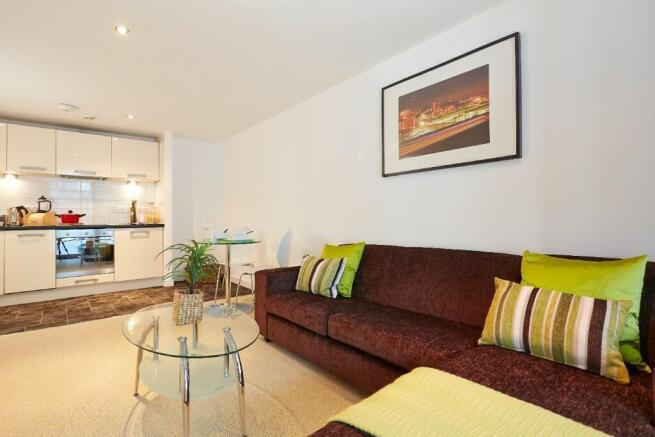 2 bed Apartment to rent Image 4