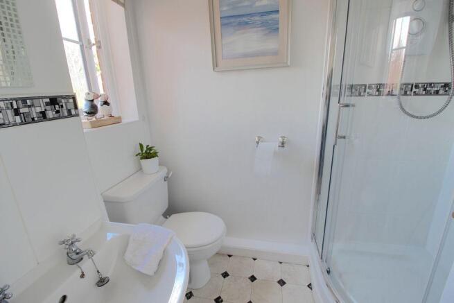 Ensuite to Bed 1
