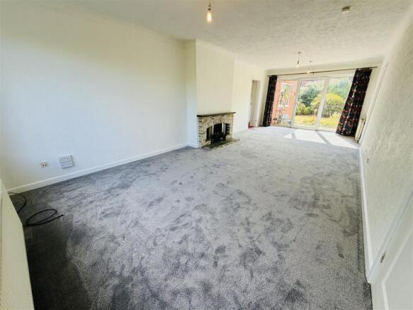 5 bed Detached to rent Image 4