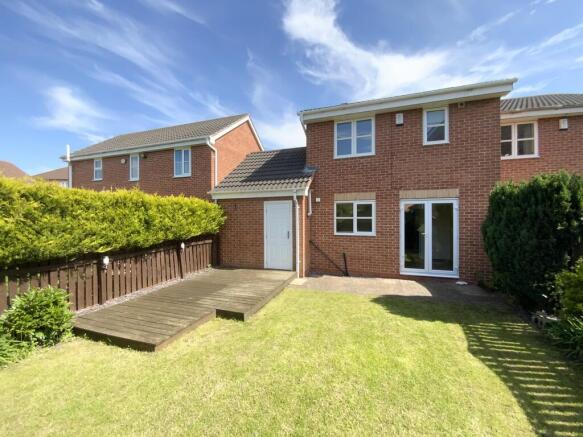 3 bed Semi-Detached to rent Image 5