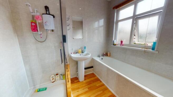 5 bed Semi-Detached to rent Image 7