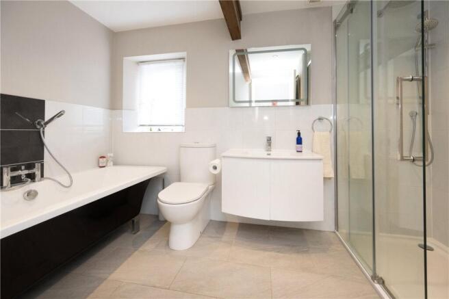 5 bed House for sale Image 10