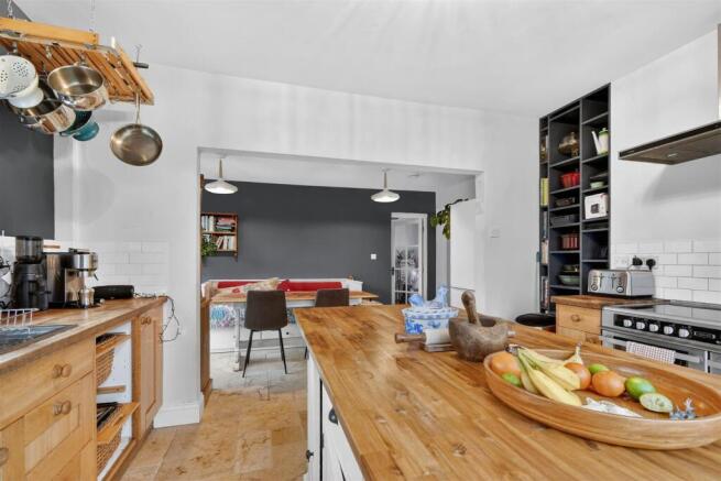 4 bed Link Detached House for sale Image 5