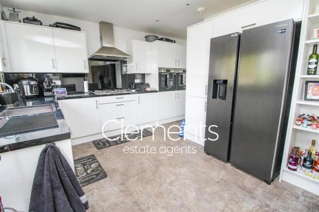 KITCHEN / BREAKFAST ROOM
