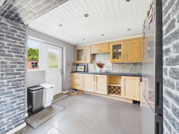 3 bed Semi-Detached for sale Image 10