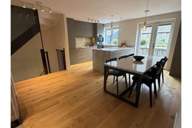 3 bed Semi-Detached for sale Image 10