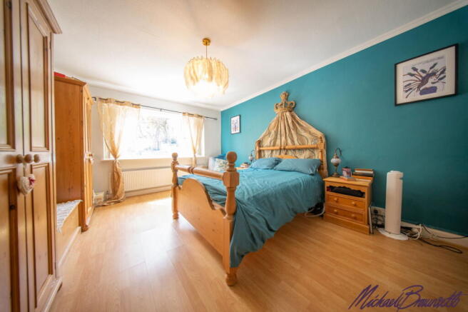 4 bed Semi-Detached for sale Image 9
